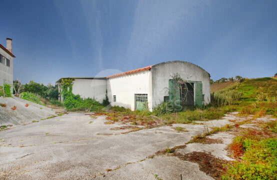 4018 | Warehouse with basement and large plot of land, totaling 8,580sqm, near Casais da Boavista