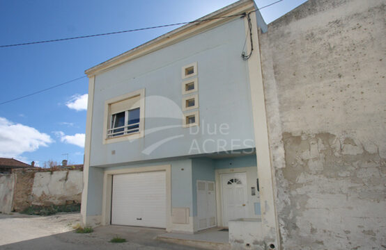 1157 | Moradia T2+1, com garagem, sótão e terraço, Atouguia da Baleia, Peniche